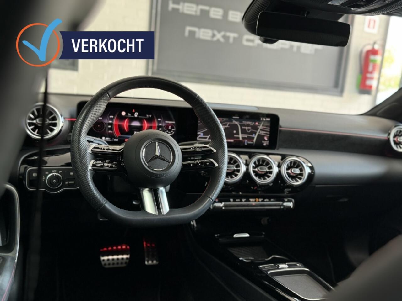 Mercedes-Benz A-KLASSE A 200 AMG Line Facelift 2023 PANO SFEER