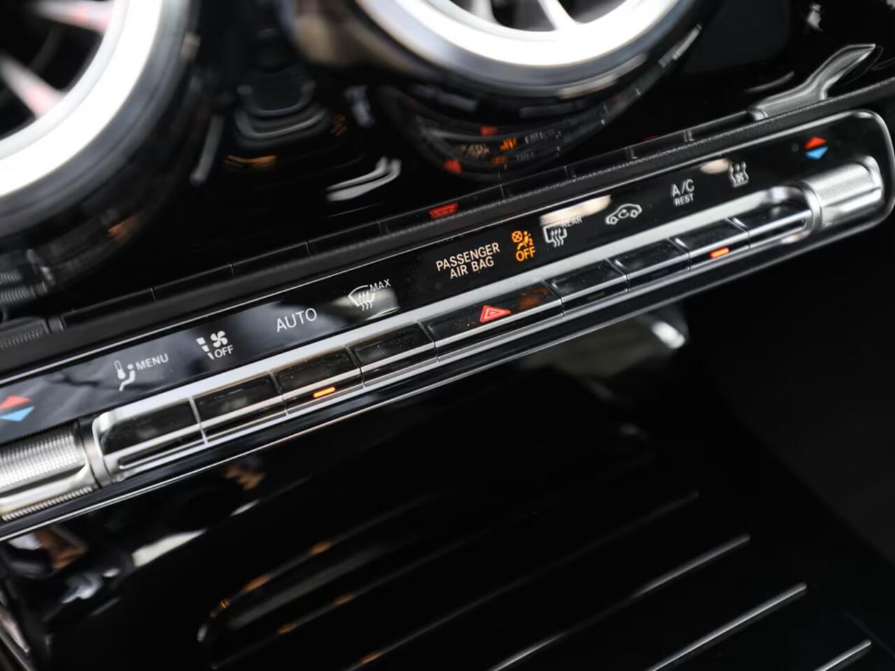 Mercedes-Benz A-KLASSE 250e AMG ** LED, MBUX+, LEDER, DISTR, PANO, 2 zone AIRCO, 19-inch LMV, HuD, ** 1e EIG - UNFALLFREI ** ** INFORMEER OOK NAAR ONZE AANTREKKELIJKE FINANCIAL-LEASE TARIEVEN **