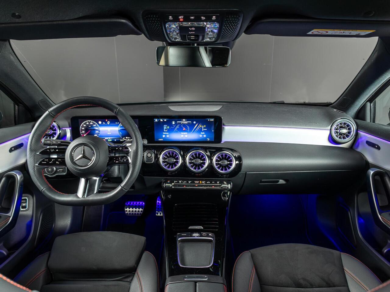 Mercedes-Benz A-KLASSE Hatchback 250 e AMG Line Panorama dak