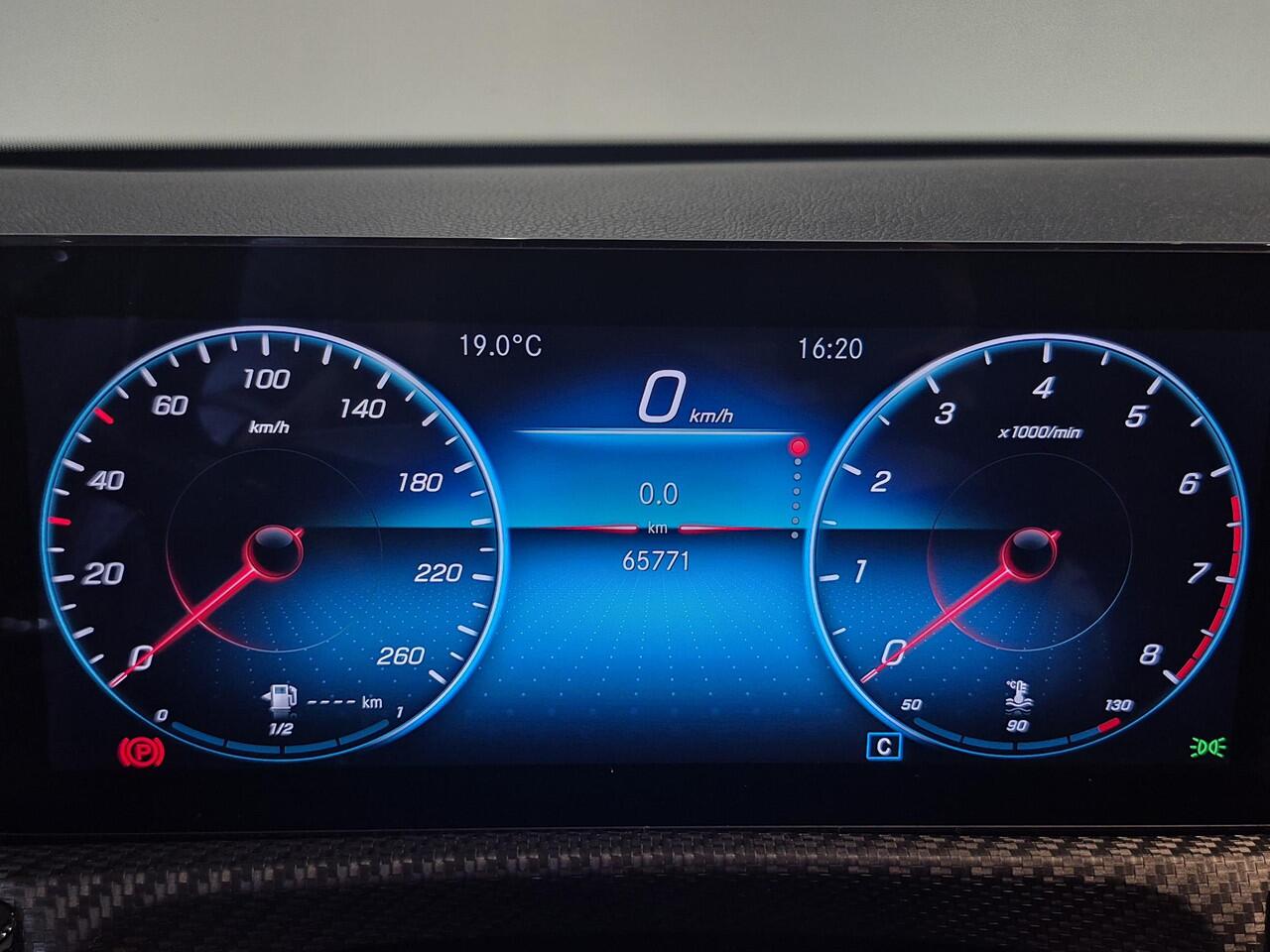 Mercedes-Benz A-KLASSE 180 Business Solution | Wide Screen | Navigatie | Camera |