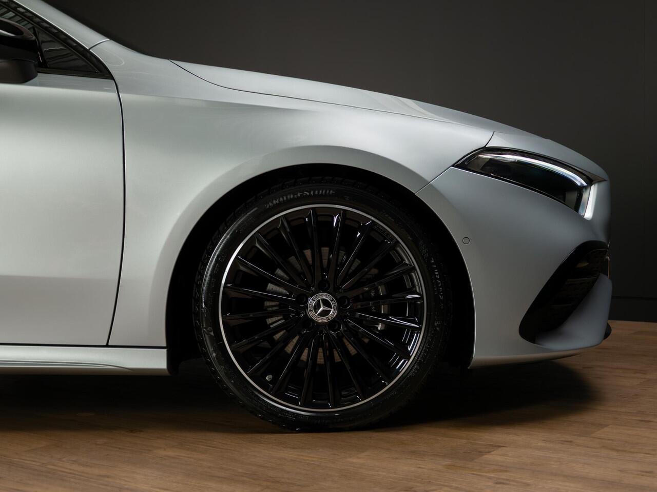 Mercedes-Benz A-KLASSE Hatchback 180 Star Edition Panorama dak