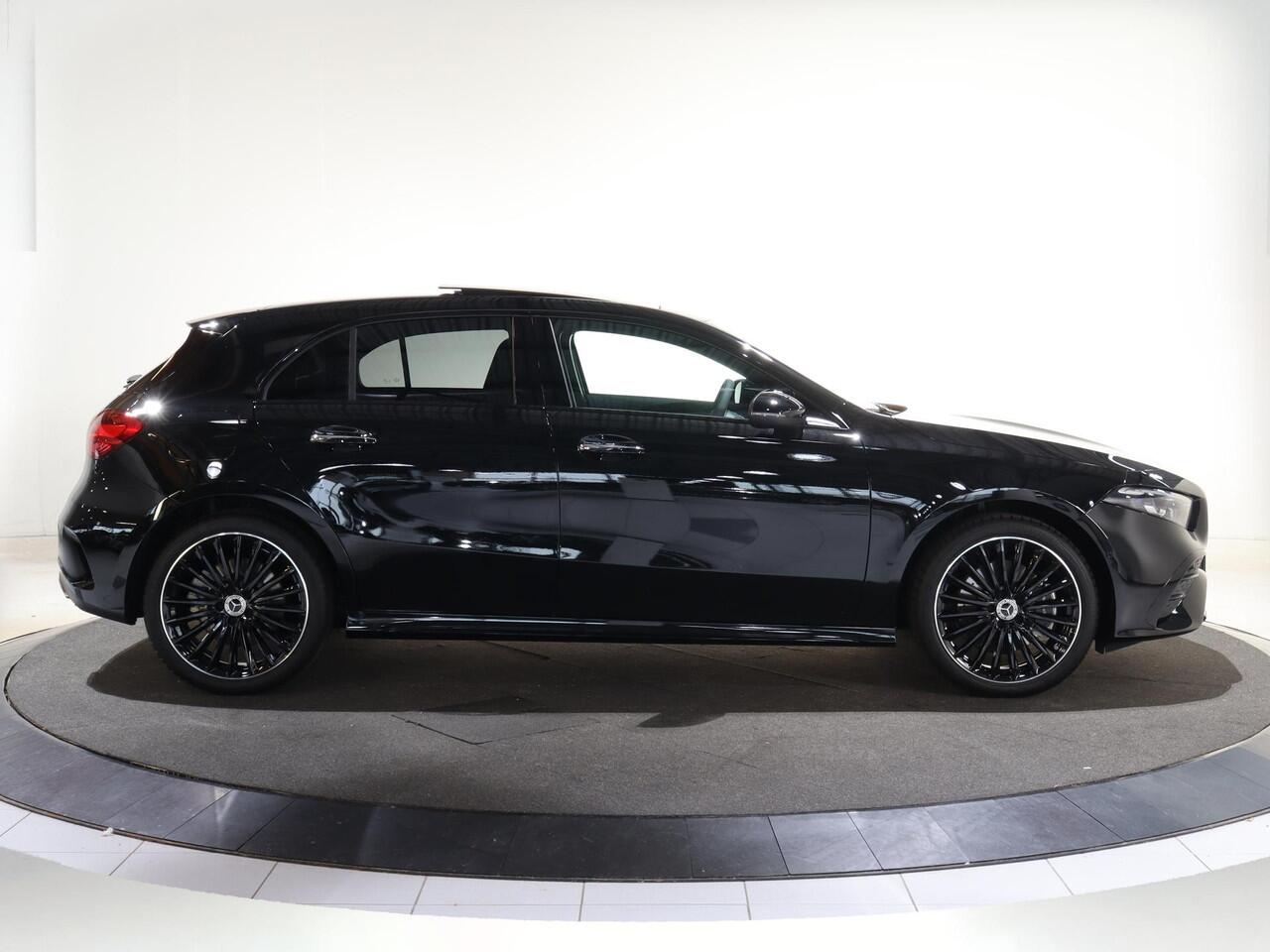 Mercedes-Benz A-KLASSE 250e Business Solution AMG | Panoramaschuifdak | Stoelverwarming | Achteruitrijcamera | MULTIBEAM LED | Night Pakket |