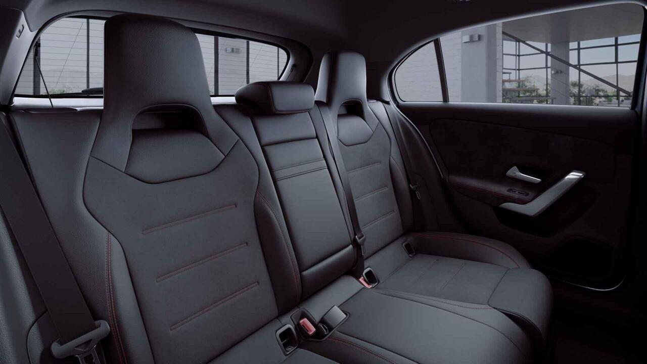 Mercedes-Benz A-KLASSE 250 e Business Line | AMG | Night | Panoramadak | Trekhaak | Rijassistentiepakket Plus | Sfeerverlichting | Stoelverwarming | Achteruitrijcamera |