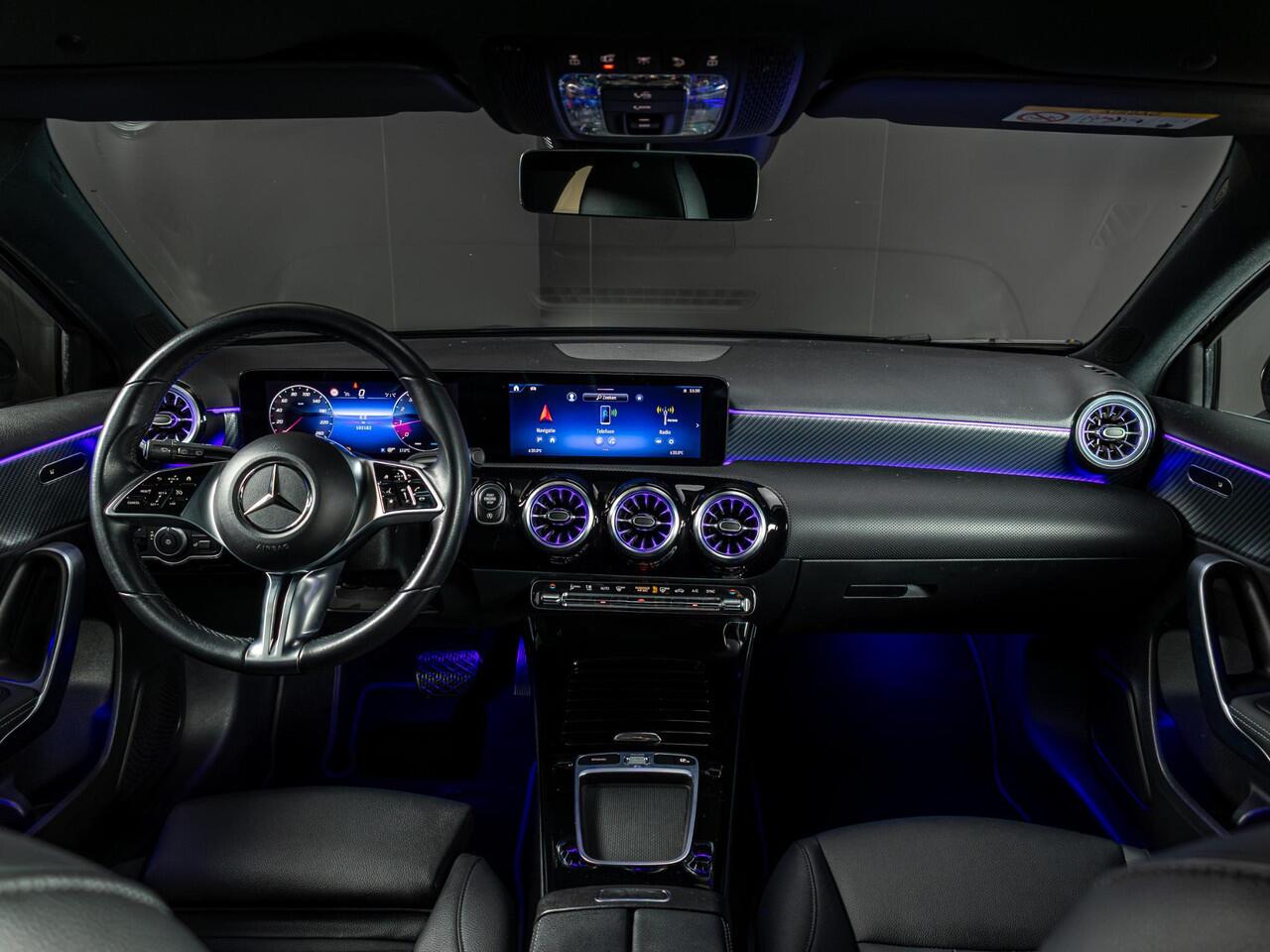 Mercedes-Benz A-KLASSE Hatchback 180 Luxury Line Panorama dak