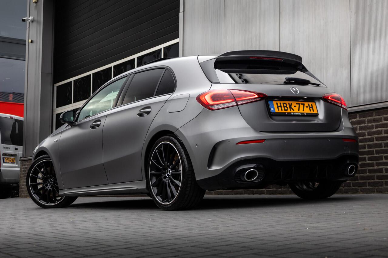 Mercedes-Benz A-KLASSE AMG 35 4MATIC 306 pk Premium Plus AMG-Pakket / Mat-Grijs/ Pano-Dak/ Camera/ Keyless/ Wide-Screen/ Sfeer-Verl/ Sport-Stoelen/ Stoel.Verw/ 19'' LMV