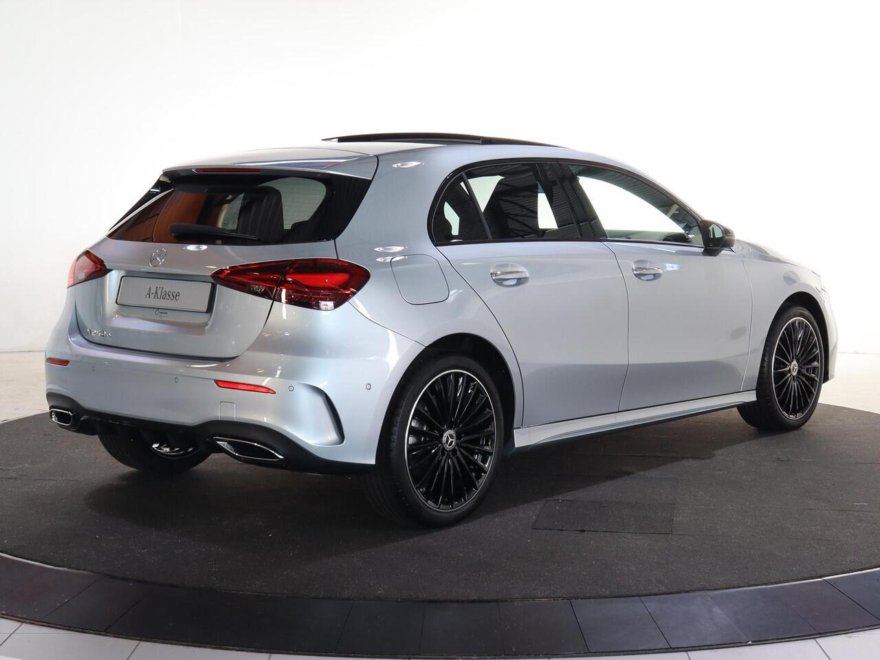 Mercedes-Benz A-KLASSE 250 e Business Solution AMG | Panoramaschuifdak | Stoelverwarming | Achteruitrijcamera | MULTIBEAM LED | Night Pakket |