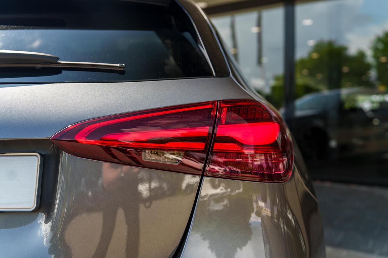 Mercedes-Benz A-KLASSE 180 Business Solution AMG | Panoramaschuifdak | AMG Line Plus | Night | Head-up display | Dodehoekassisten