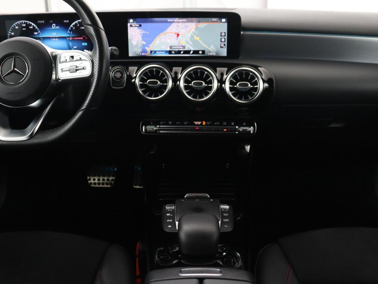 Mercedes-Benz A-KLASSE 250e AMG Limited | Carplay | Stoelverwarming | Leder/Alcantara | Widescreen | Sfeerverlichting | Navigatie | Camera | Full LED | Park Assist | PHEV | Plug In