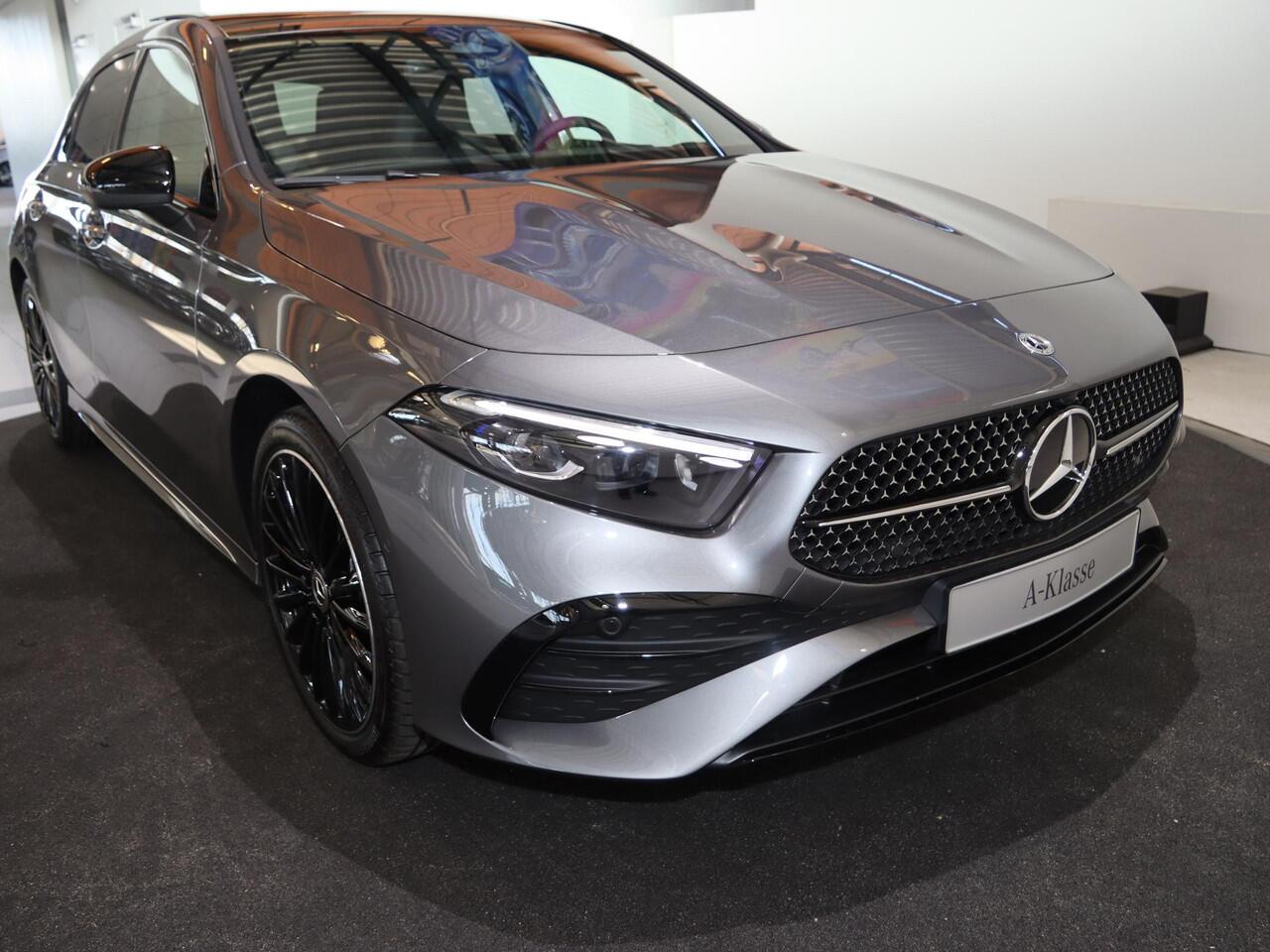 Mercedes-Benz A-KLASSE 250e Business Solution AMG | Panoramaschuifdak | Stoelverwarming | Achteruitrijcamera | MULTIBEAM LED | Nightpakket |