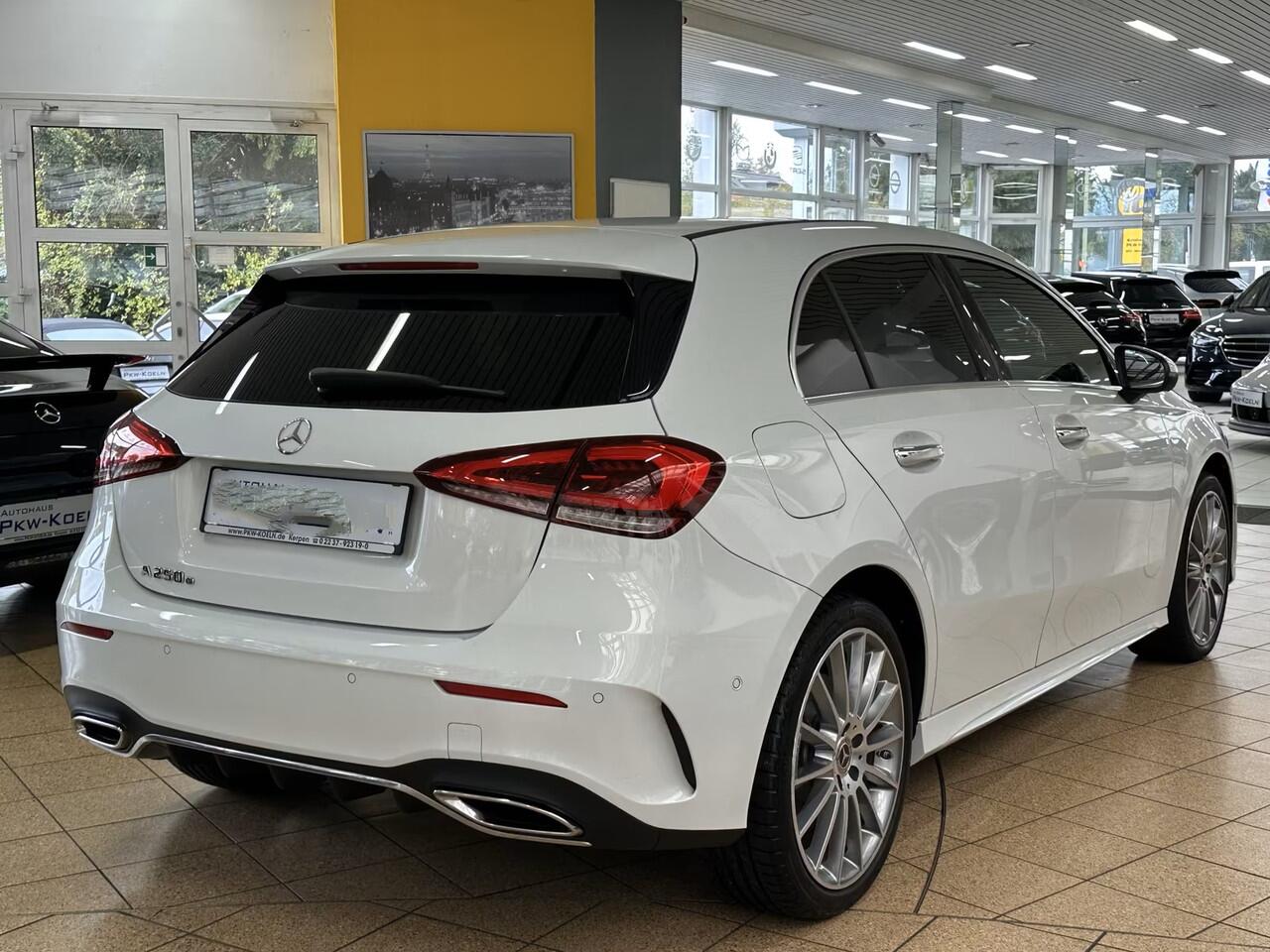 Mercedes-Benz A-KLASSE 250e AMG ** LED, MBUX+, DISTR, PANORAMA, HuD, 2-Zone CLIMA, 19-inch LMV, ** 1e EIG - UNFALLFREI ** ** INFORMEER OOK NAAR ONZE AANTREKKELIJKE FINANCIAL-LEASE TARIEVEN **