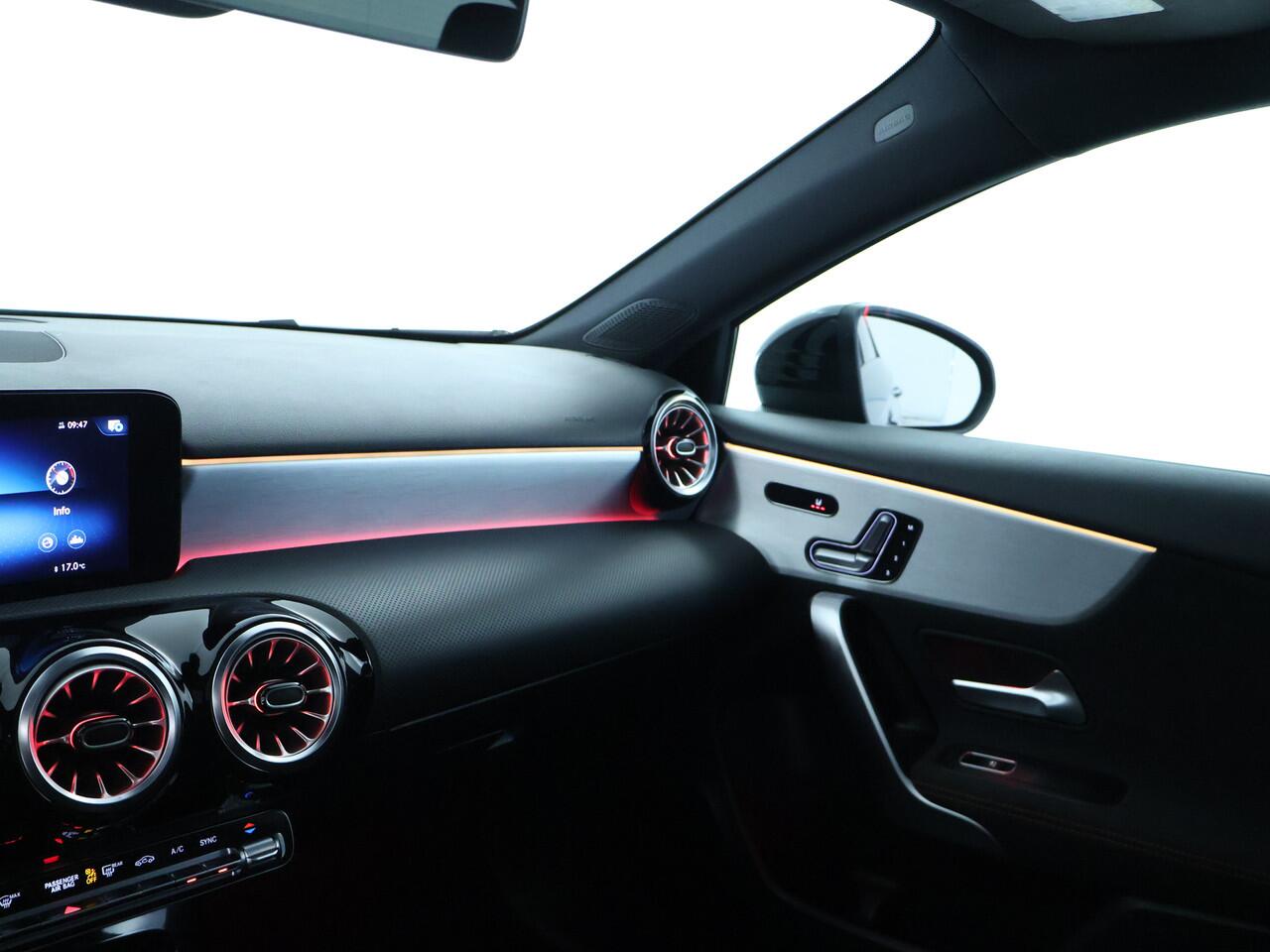 Mercedes-Benz A-KLASSE 160 Business Solution AMG AMG Line | Night Pakket | Panorama Schuif-Kanteldak | Sfeerverlichting | Memory Voorstoelen | MultiBeam Koplampen. Inclusief 24 maanden MB Certified garantie voor Europa.