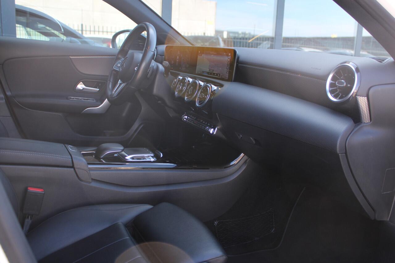 Mercedes-Benz A-KLASSE 180d AUT7 Launch Edition Premium Night LEDER WIDESCREEN CAMERA NAVI 18''