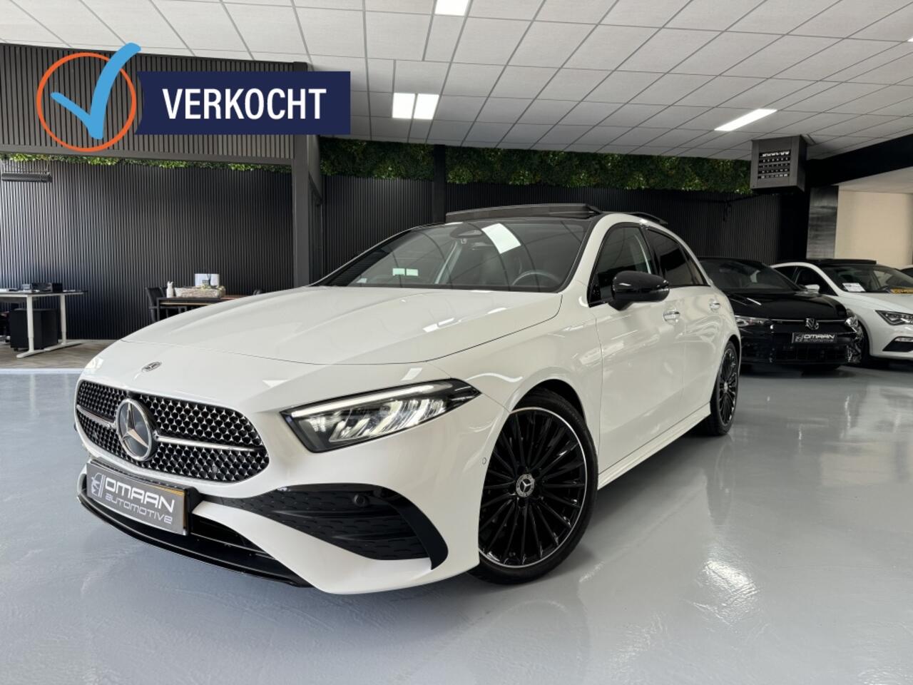 Mercedes-Benz A-KLASSE A 200 AMG Line Facelift 2023 PANO SFEER