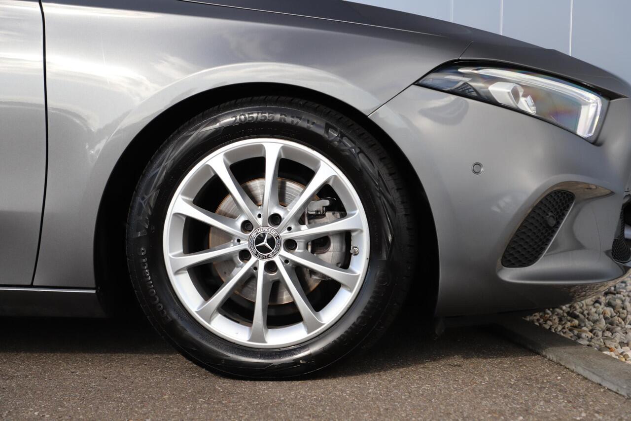 Mercedes-Benz A-KLASSE 160 Business Solution Luxury Lederen Sportstoelen Sfeerverlichting Widescreen 17 inch LMV Navigatie Carplay Achteruitrijcamera Full LED