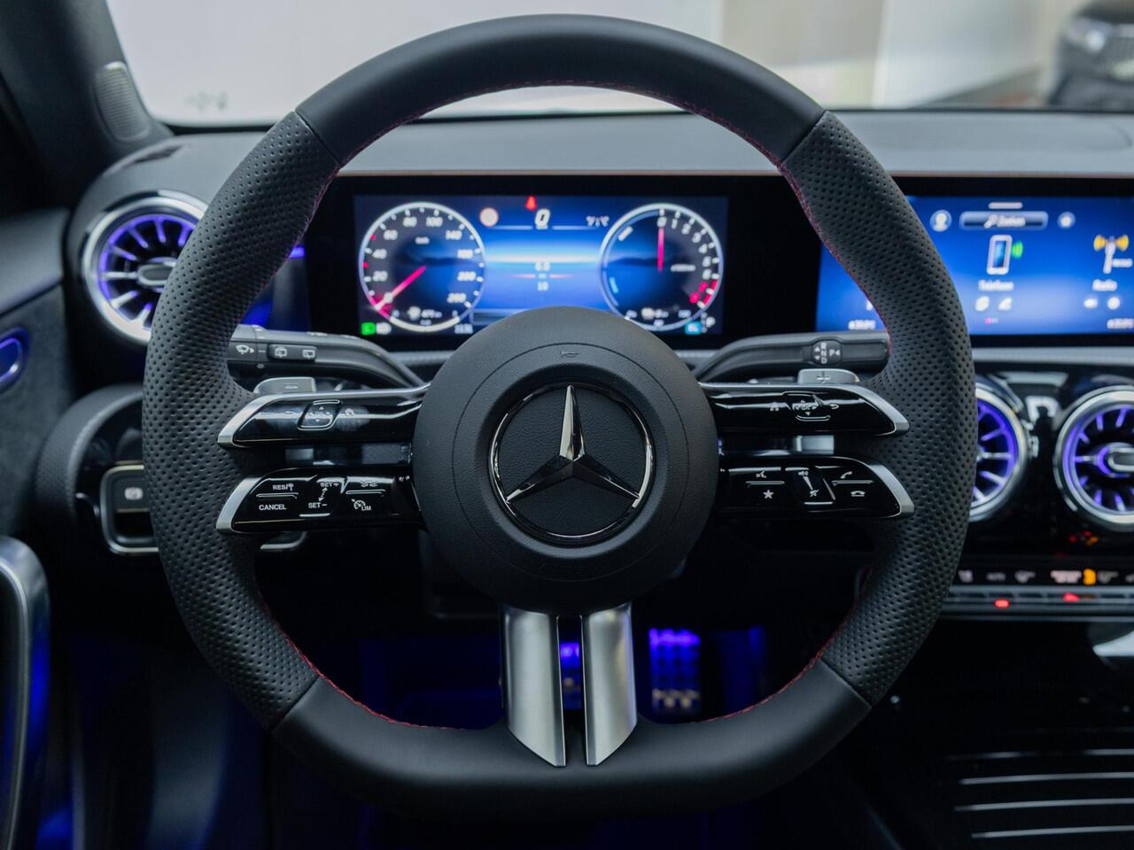 Mercedes-Benz A-KLASSE Hatchback 250 e Business Solution AMG Panorama dak