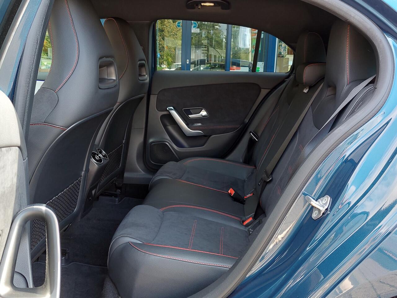 Mercedes-Benz A-KLASSE 180 136pk Business Solution AMG | 1ste Eigenaar | Navi | Clima | Cruise | Led Koplampen | Sfeerverlichting | Rijstrook+Licht+Regensensor | Pdc V+A+Assist+Camera | Privacy Glass | 18''lm