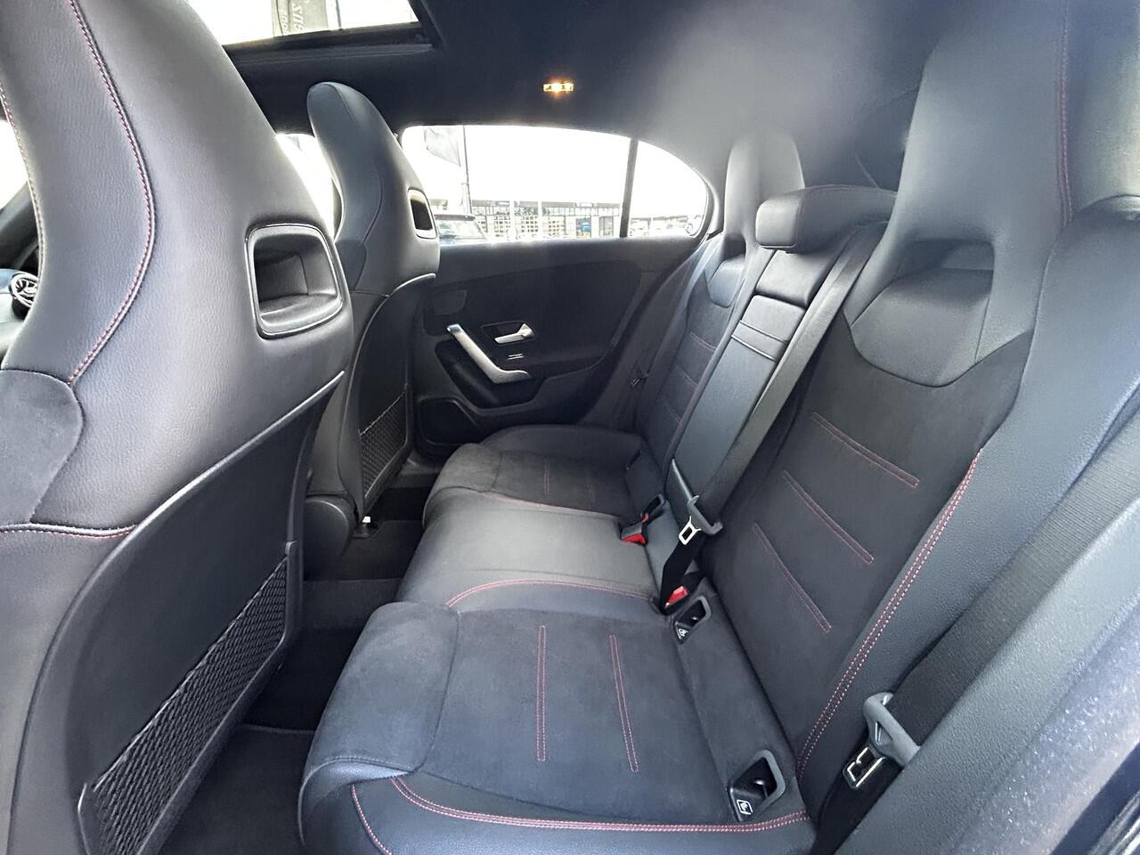 Mercedes-Benz A-KLASSE 180 Business Solution AMG | Panoramadak | Memory | Stoelverwarming