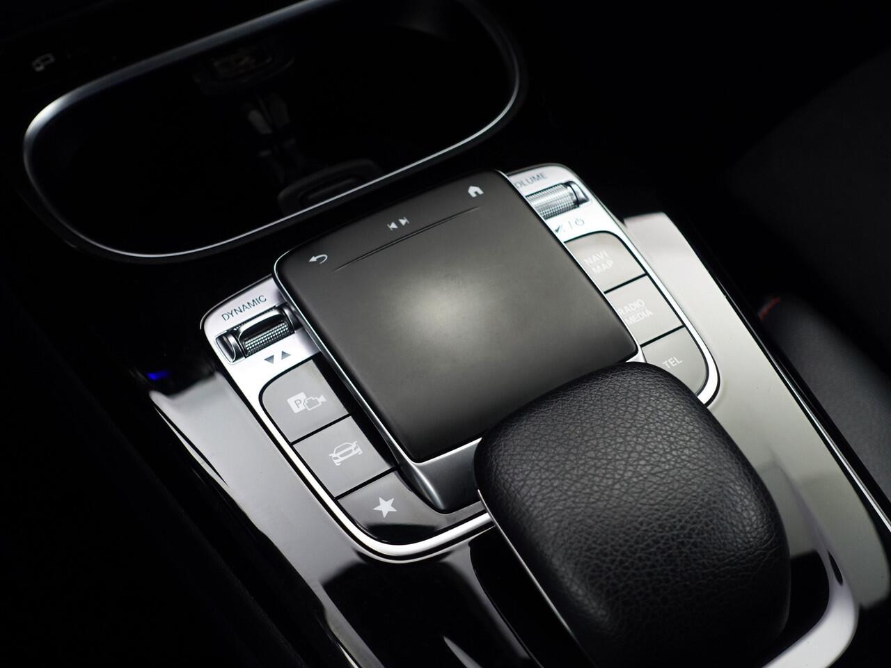 Mercedes-Benz A-KLASSE 250 AMG Premium Plus Aut- Sport Uitlaat, Panoramadak, Sfeereverlichting, Xenon Led, Stoelverwarming