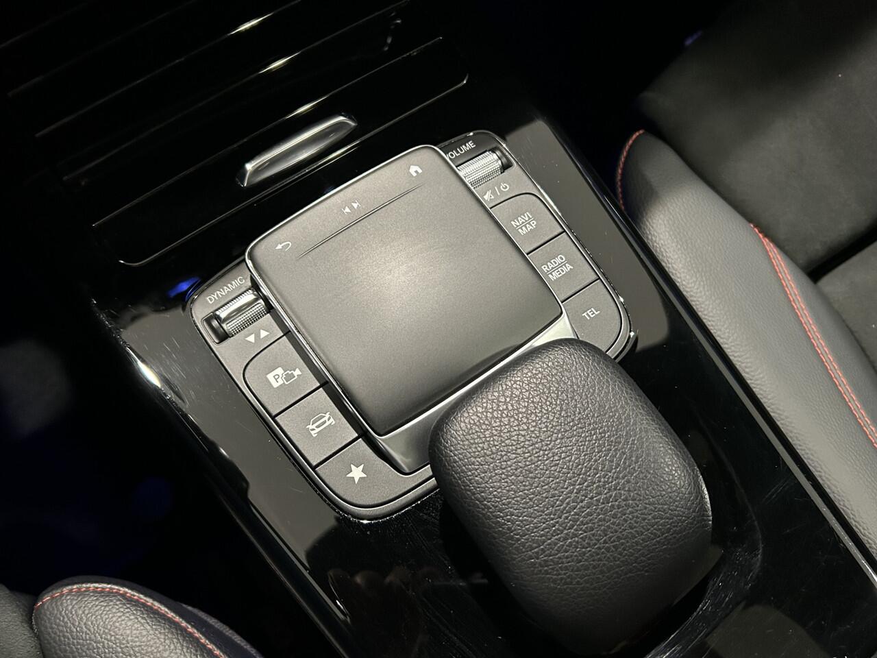 Mercedes-Benz A-KLASSE 250e AMG// Panoramadak // Memory // MultiBeam LED // Keyless // Magno Grijs // Augmented