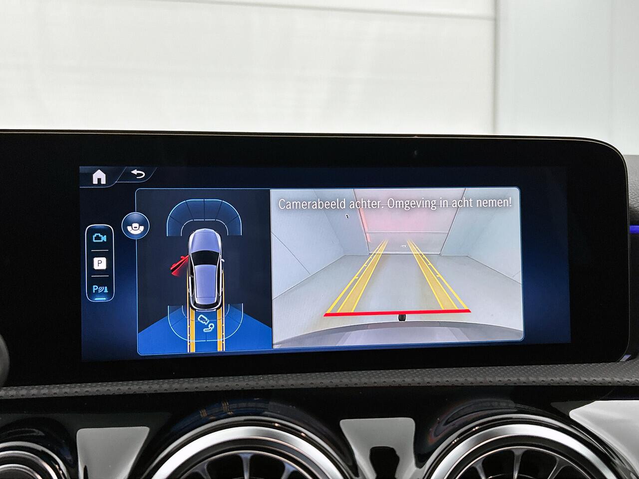 Mercedes-Benz A-KLASSE 250 e Business Solution AMG | Trekhaak | Nightpakket | Multibeam LED | Stoelverwarming voor | Panoramaschuifdak | Smartphone-integratie |