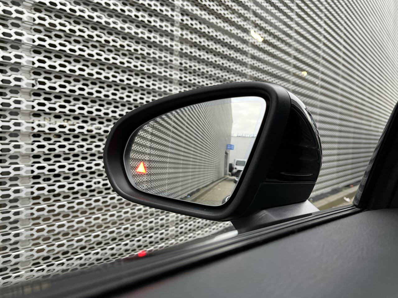 Mercedes-Benz A-KLASSE 250 e AMG Line / Pano / Navigatie / App connect / Camera / Parkeersensoren V+A / Stoelverwarming /