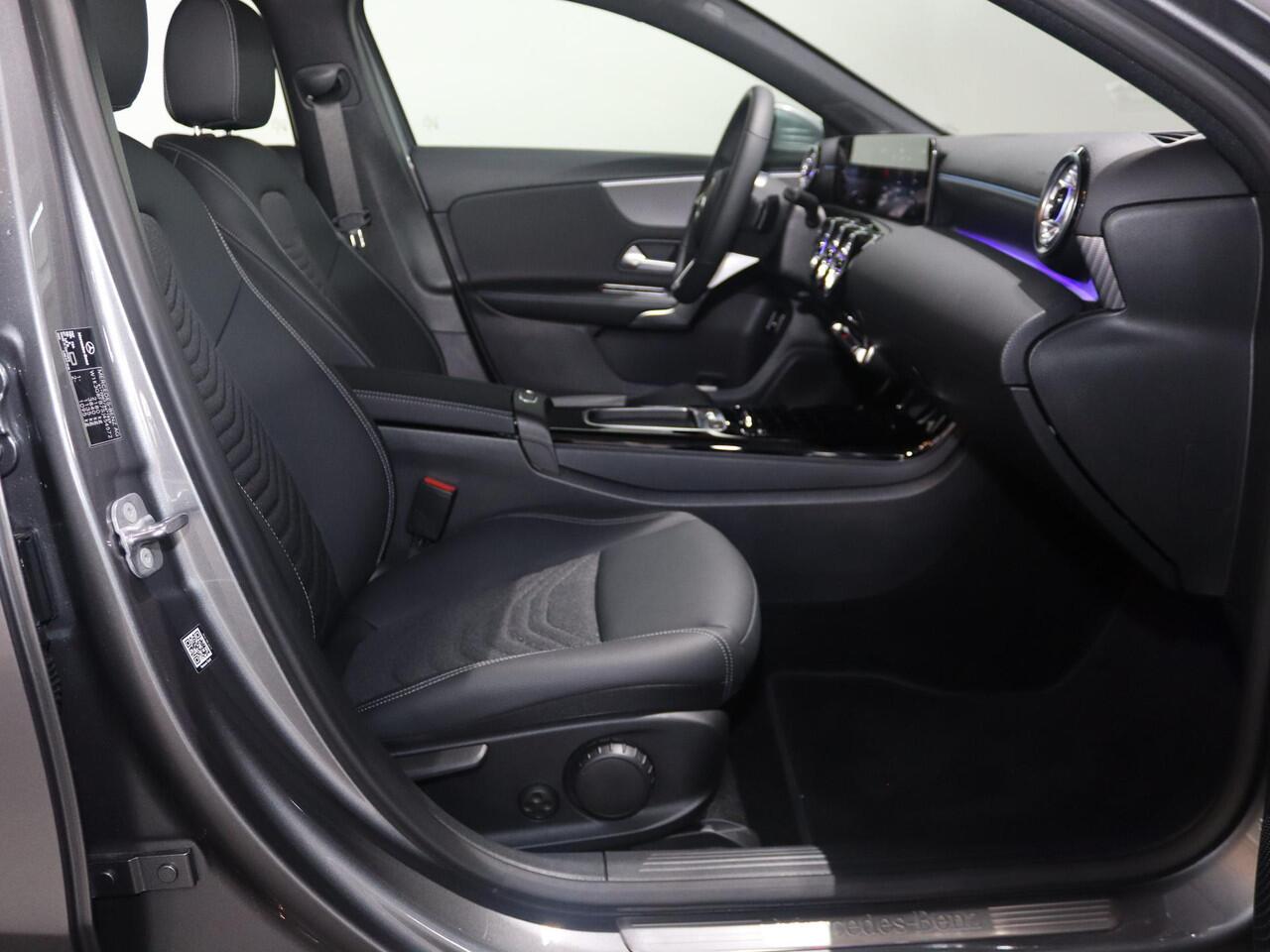 Mercedes-Benz A-KLASSE 250e Star Edition Luxury Line | DISTRONIC | Trekhaak | Dodehoekassistent