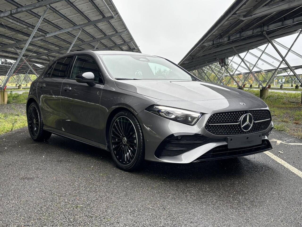 Mercedes-Benz A-KLASSE 180 Business Solution AMG | Night | Panoramaschuifdak | Achteruitrijcamera | Sfeerverlichting| MULTIBEAM LED | 19 inch AMG-velgen |