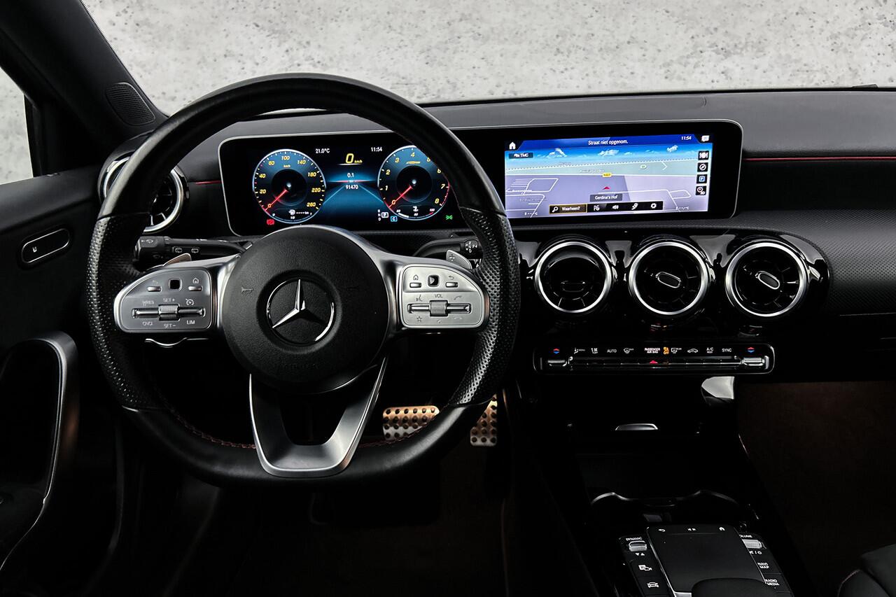 Mercedes-Benz A-KLASSE 180 Business Solution AMG | Camera | Cruise control | Stoelverwarming | Digitaal display