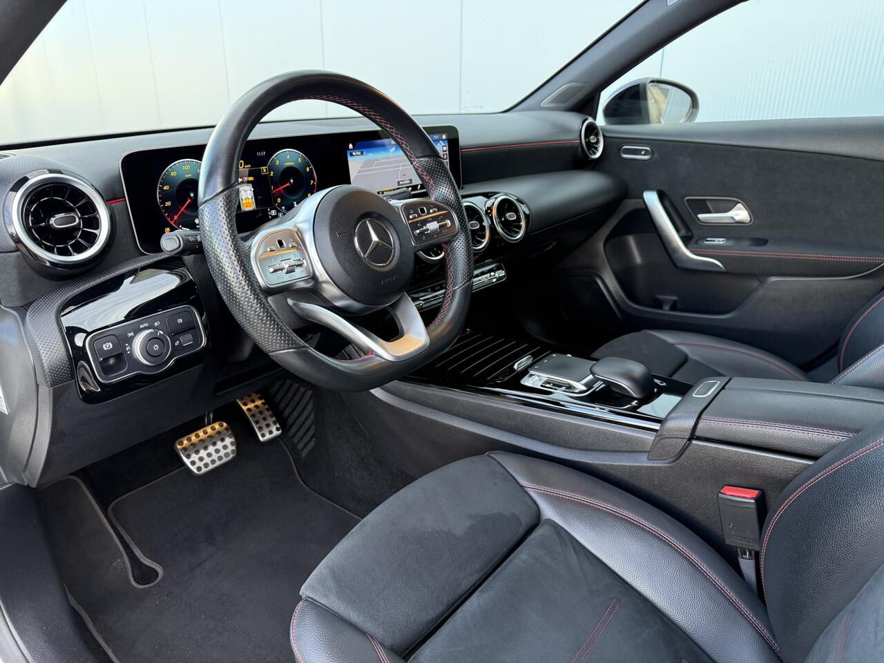 Mercedes-Benz A-KLASSE 220 Launch Edition Automaat AMG-Pakket