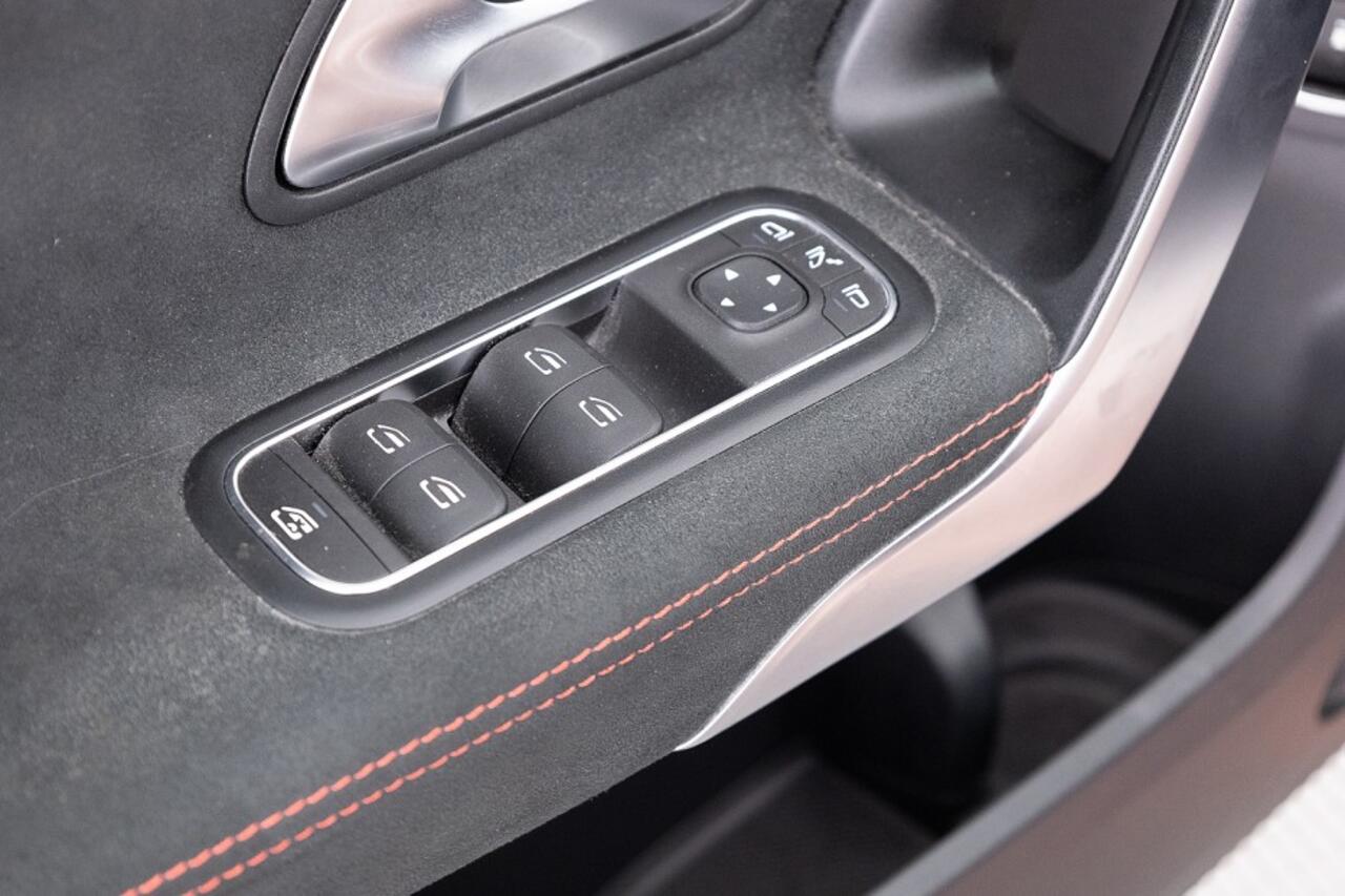 Mercedes-Benz A-KLASSE 250 e AMG Line | PANORAMADAK | Full LED ? 1e Eigenaar