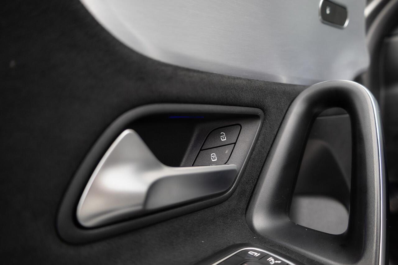 Mercedes-Benz A-KLASSE AMG 35 4MATIC 306 pk Premium Plus AMG-Pakket / Mat-Grijs/ Pano-Dak/ Camera/ Keyless/ Wide-Screen/ Sfeer-Verl/ Sport-Stoelen/ Stoel.Verw/ 19'' LMV