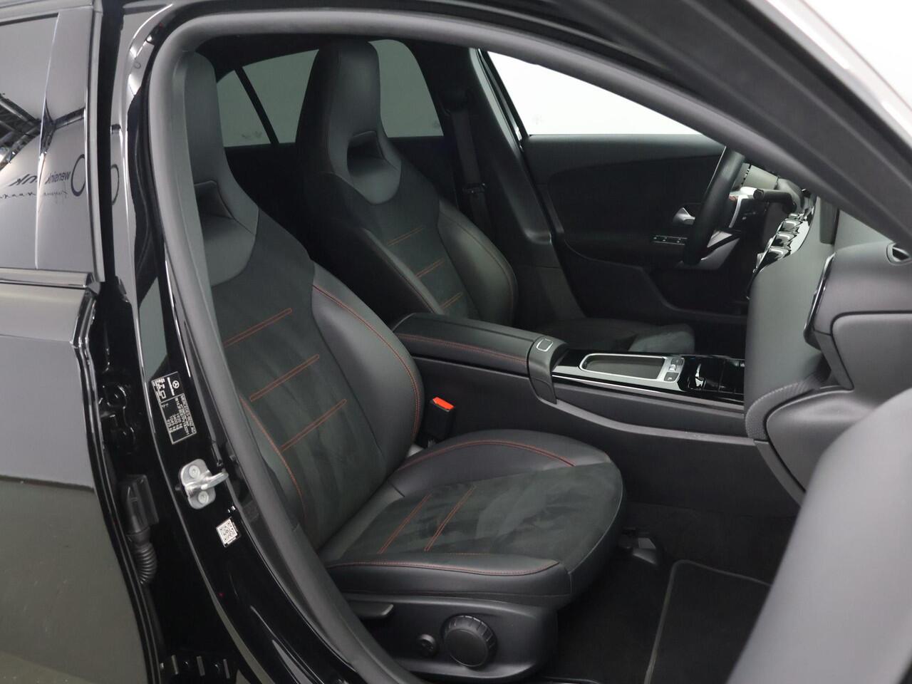 Mercedes-Benz A-KLASSE 180 AMG Line | Premium pack | Panoramadak | Multibeam |