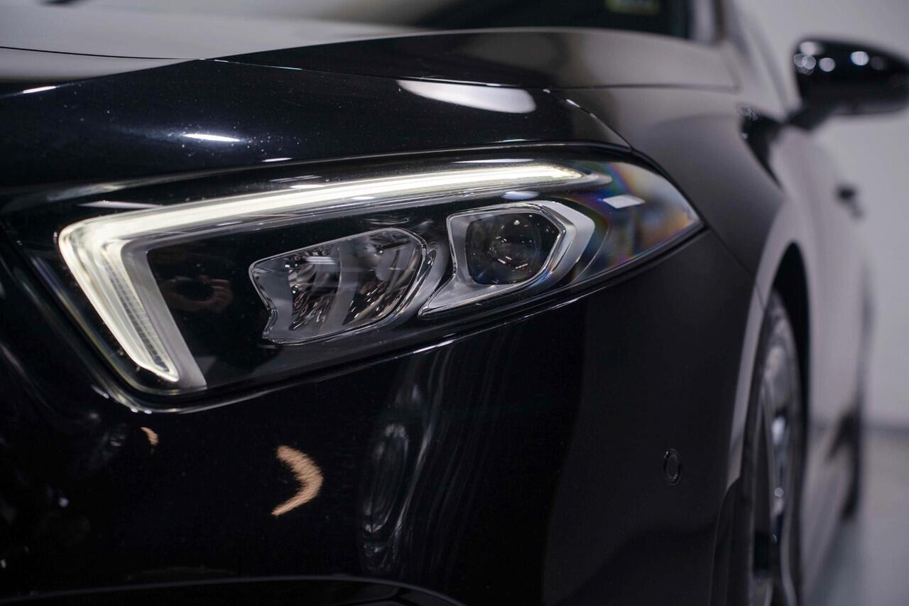 Mercedes-Benz A-KLASSE 180 Business Solution AMG Navi Camera PDC v+a Sfeerverlichting Led koplampen NAP Wegklapbare trekhaak NAP