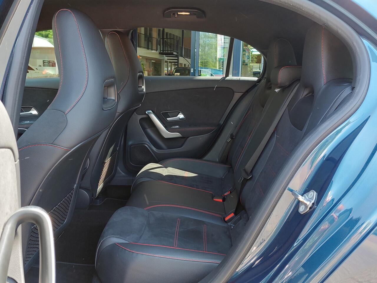 Mercedes-Benz A-KLASSE 180 136pk Automaat Business Solution AMG | Origineel NL | Navi | Apple Carplay+Android Auto | Clima | Cruise | Led Koplampen | Pdc V+A+Assist+Camera | Stoelverwarming | 18''lm