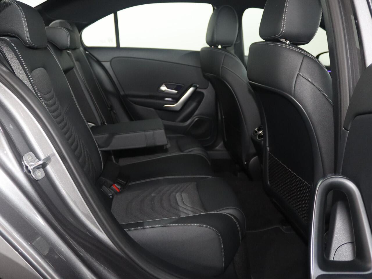 Mercedes-Benz A-KLASSE 250e Star Edition Luxury Line | DISTRONIC | Trekhaak | Dodehoekassistent