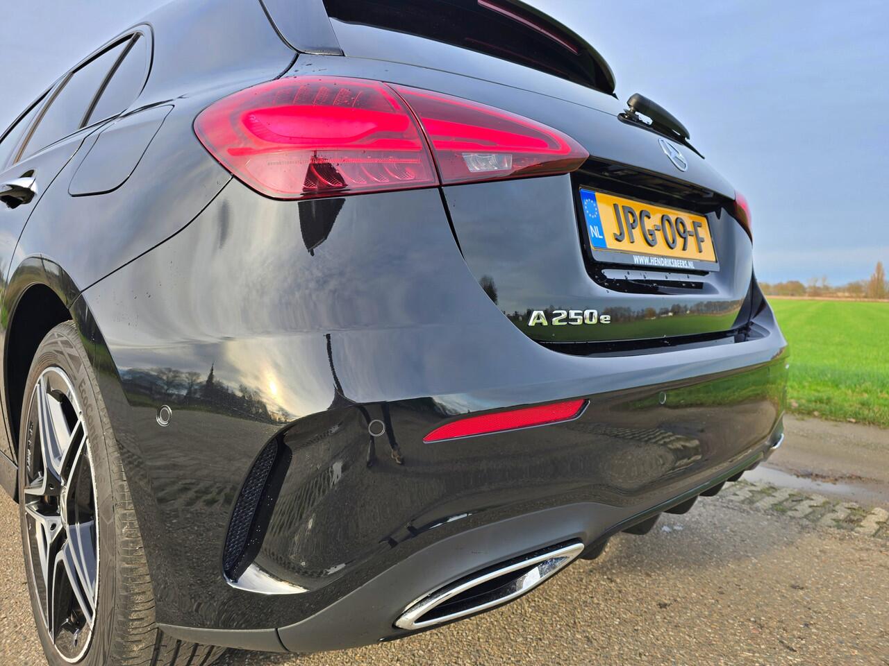 Mercedes-Benz A-KLASSE 250 e Star Edition AMG Line - 165 Pk - Euro 6 - Navi - Sfeerverlichting