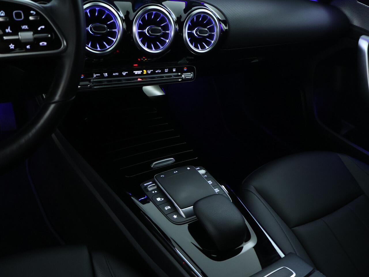 Mercedes-Benz A-KLASSE 250 e Business Solution Luxury Limited | Trekhaak | Sfeerverlichting | Inclusief 24 maanden MB Certified garantie voor Europa.