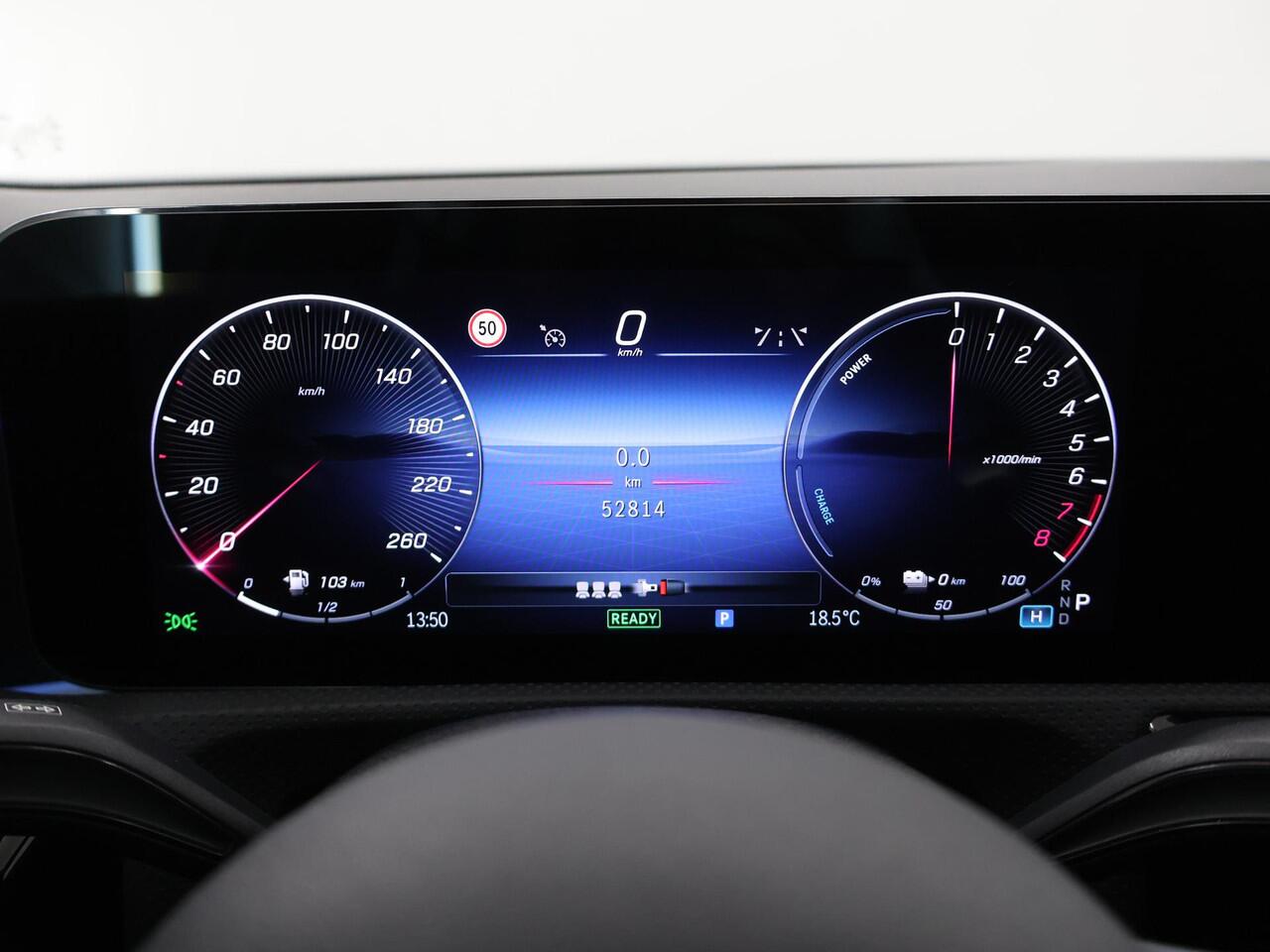 Mercedes-Benz A-KLASSE 250 e AMG Line | Achteruitrijcamera | Panoramadak | Stoelverwarming | Sfeerverlichting |