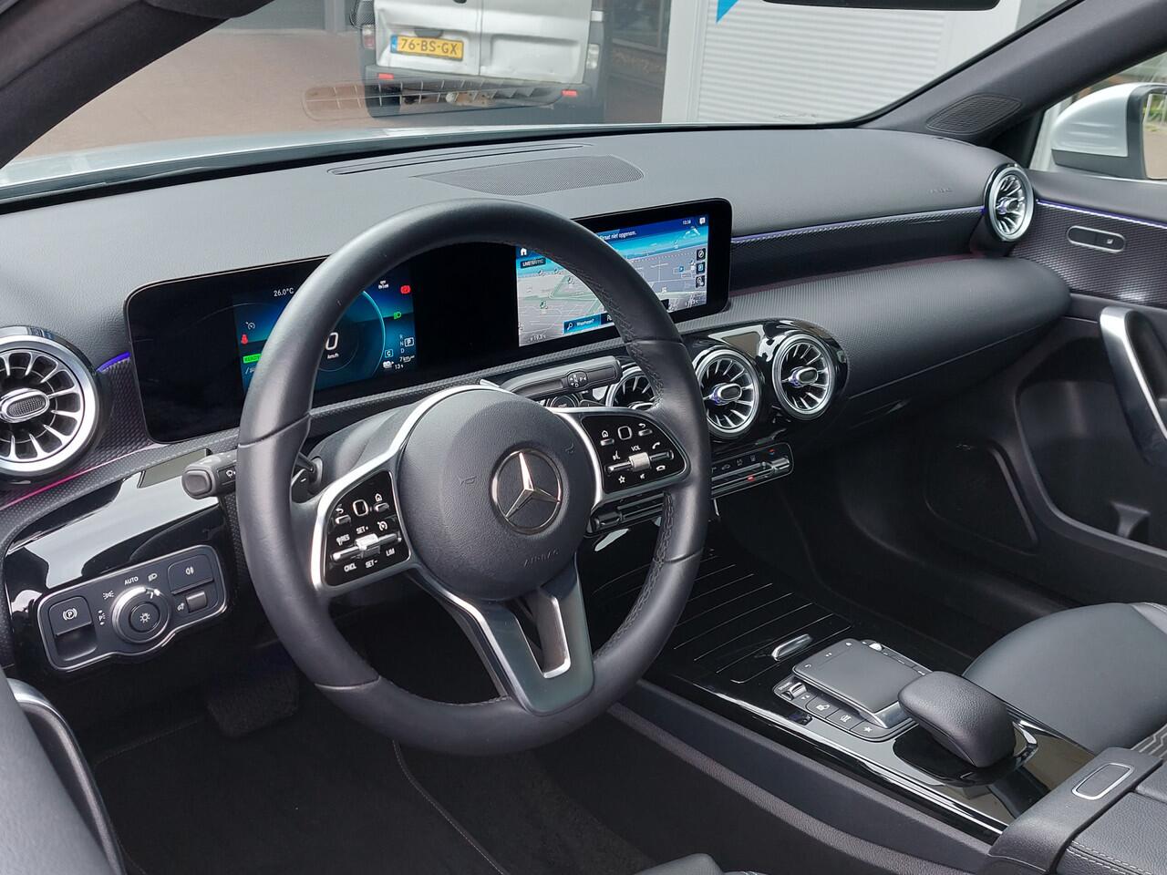 Mercedes-Benz A-KLASSE 250e Plug-In Hybrid Luxury Line | Origineel NL | Navi | Apple Carplay+Android Auto | Clima | Cruise | Stoelverwarming | Pdc V+A+Assist+Camera | Privacy Glass | 17''lm