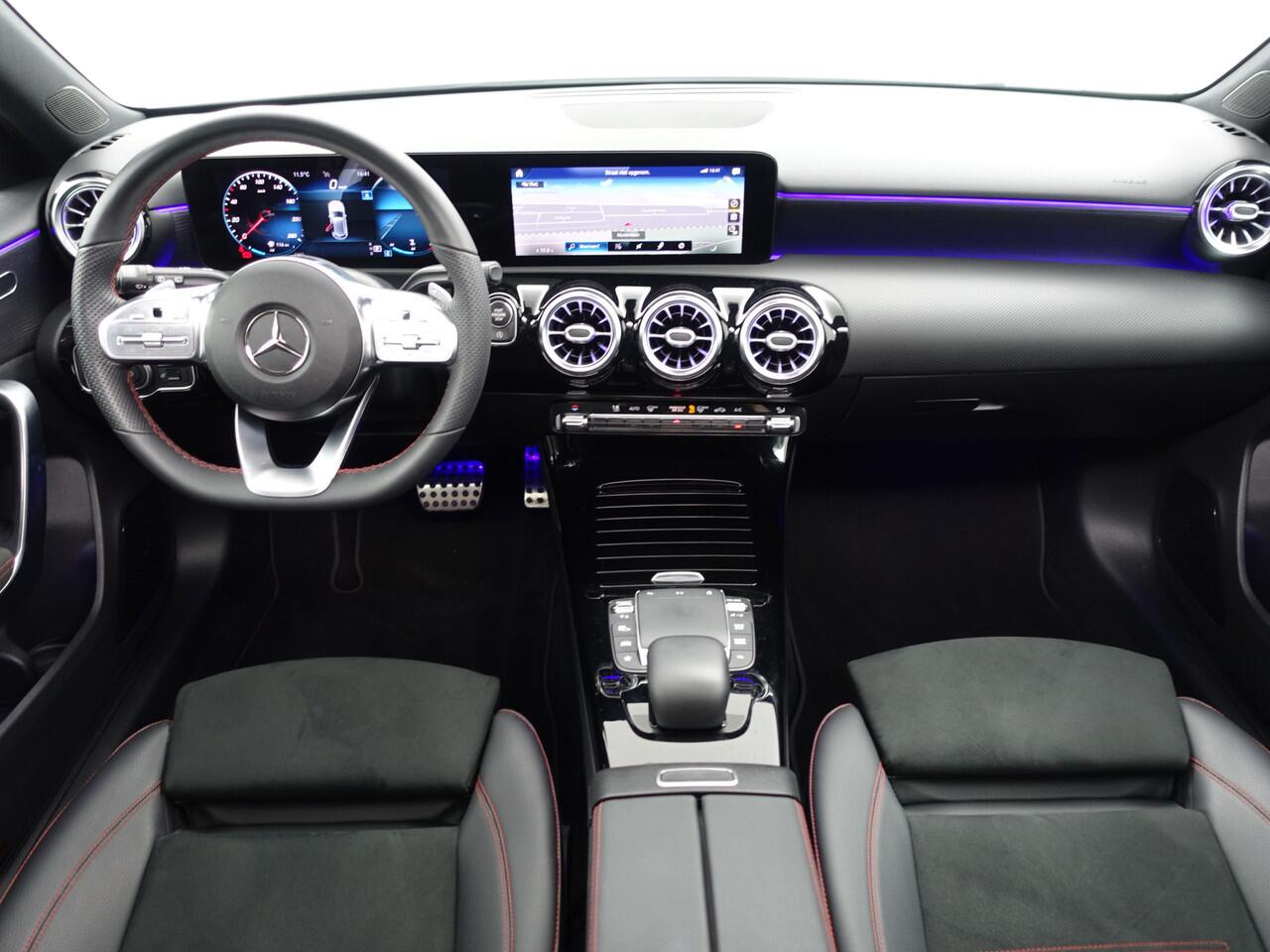 Mercedes-Benz A-KLASSE 250 AMG Night Edition Design aut- Panoramadak, Sfeerverlichting, Dynamic select, Lane Assist, Park Assist, Design Afwerking