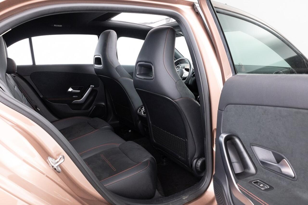 Mercedes-Benz A-KLASSE 250 e AMG Line | PANORAMADAK | Full LED ? 1e Eigenaar