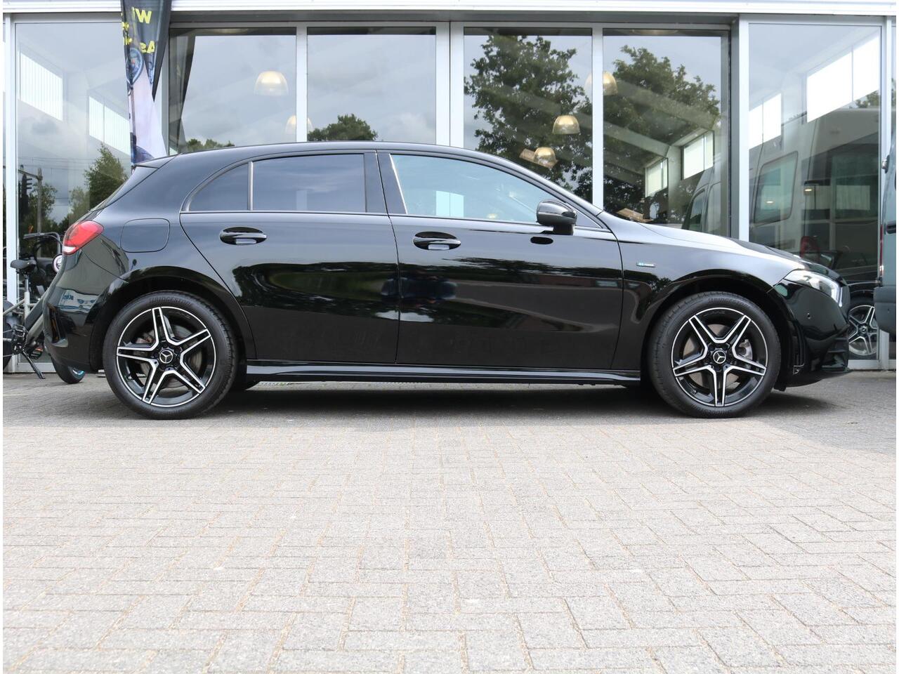 Mercedes-Benz A-KLASSE 250 e AMG line | Night pakket