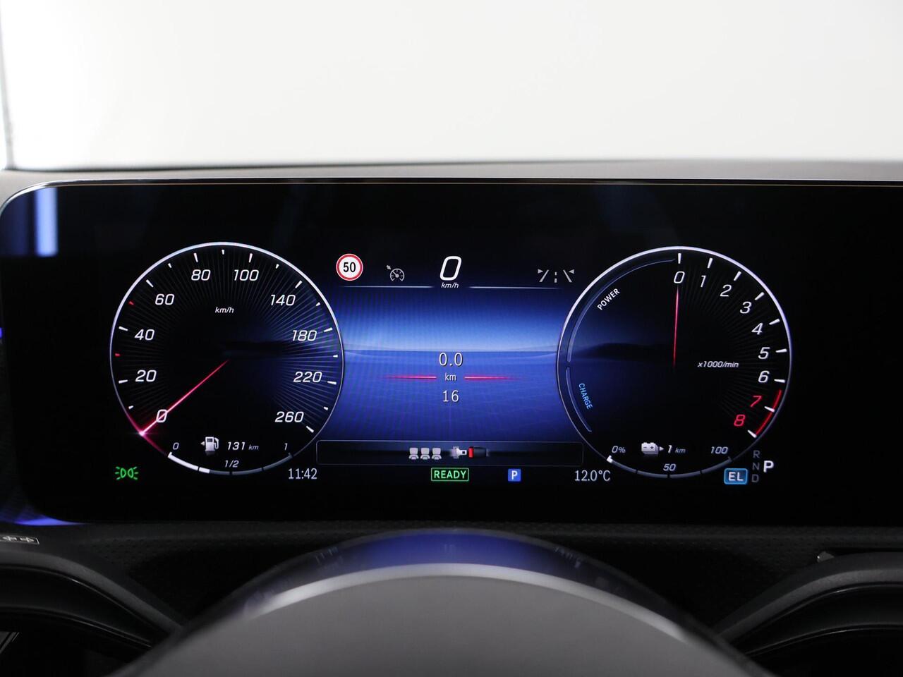 Mercedes-Benz A-KLASSE 250e Star Edition Luxury Line | Panoramadak | Keyless Entry | Trekhaak | LED-koplampen | Achteruitrijcamera |