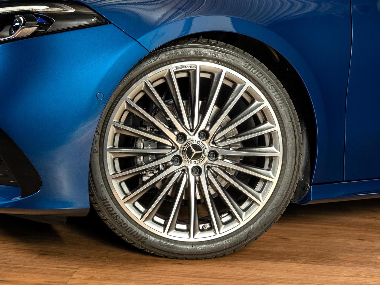 Mercedes-Benz A-KLASSE Hatchback 180 Star Edition AMG Line LIMITED Premium PLUS | Panorama dak