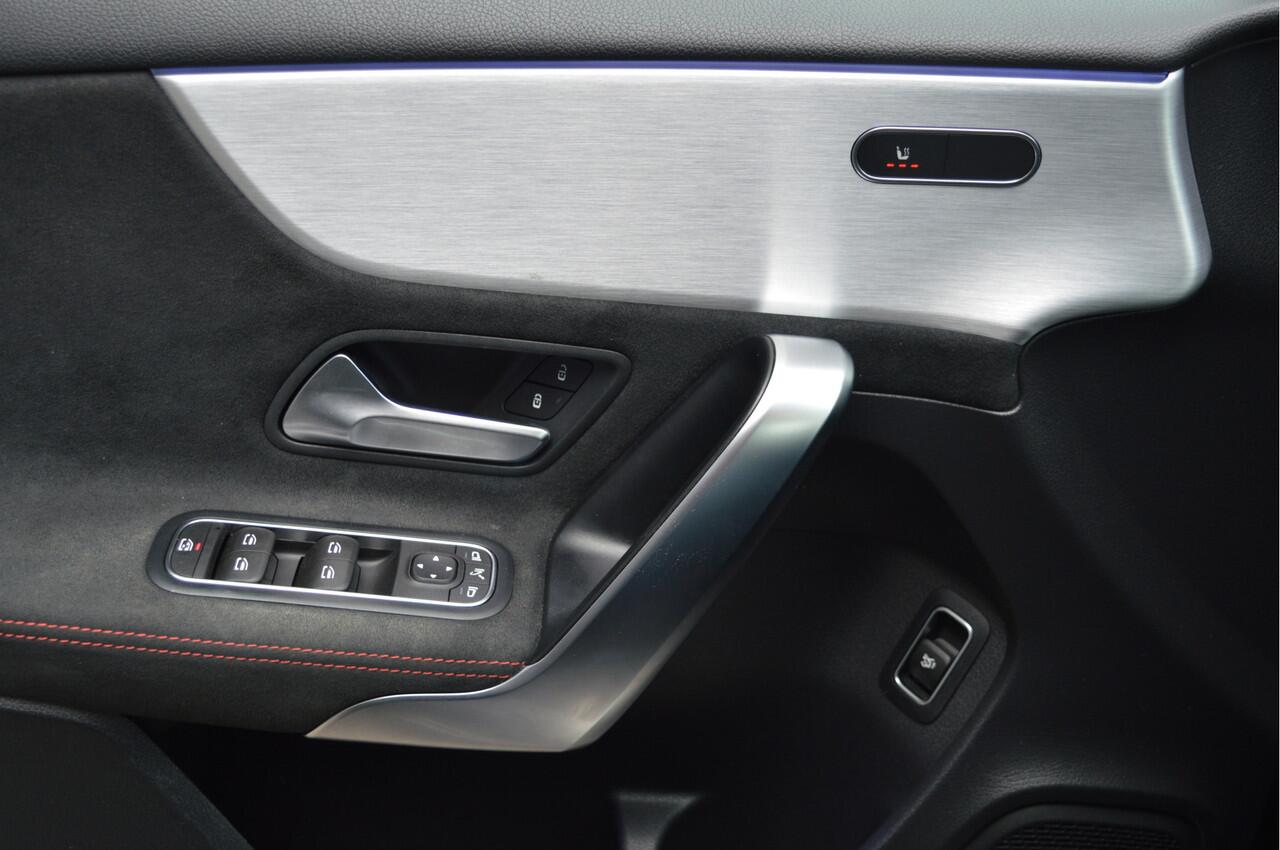 Mercedes-Benz A-KLASSE 180 Business Solution AMG | CAMERA | SFEERVERLICHTING |