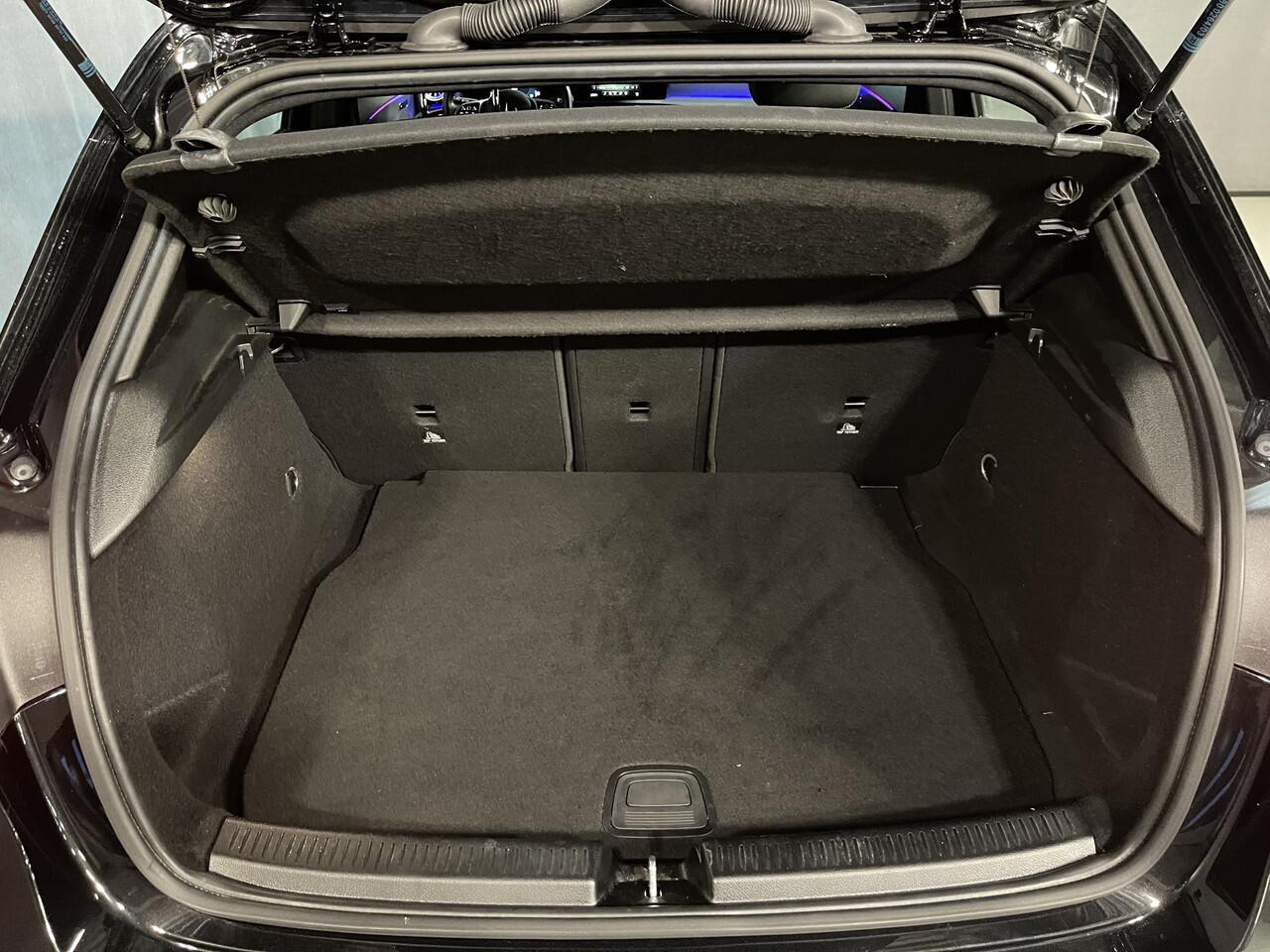 Mercedes-Benz A-KLASSE 180 Advantage 17"/Sfeerverlichting/LED/Climate/Stoelverwarming/Apple Carplay & Android Auto