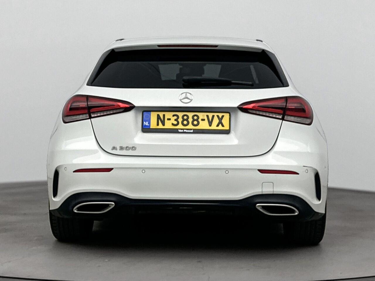 Mercedes-Benz A-KLASSE 200 Business Solution AMG 163PK | Schuif-/Kanteldak | Wegklapbare Trekhaak | Memory Stoelen | Sfeerverlichting | Achteruitrijcamera | Stoelverwarming | Apple CarPlay & Android Auto