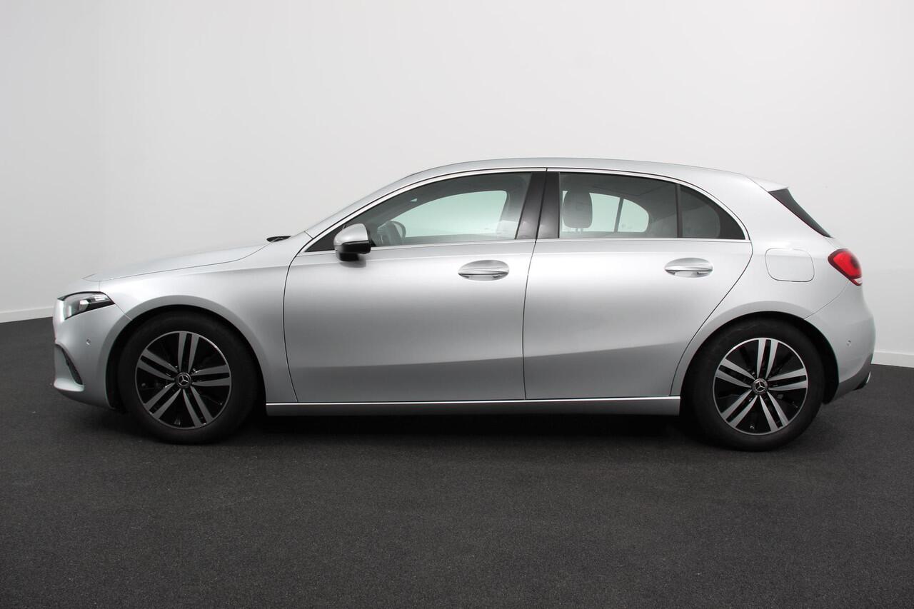 Mercedes-Benz A-KLASSE 180 Progressive 7-DCT | Navigatie | Climate Control | Virtual Cockpit | Stoelverwarming | 17" Lichtmetalen velgen | Parkeer sensoren | Cruise Control Prijs Incl. BOVAG Garantie
