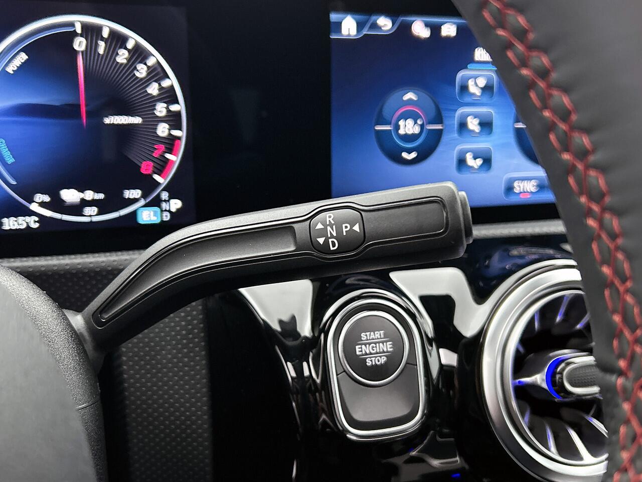 Mercedes-Benz A-KLASSE 250 e Business Solution AMG | Nightpakket | Panoramaschuifdak | Multibeam LED | Stoelverwarming voor | Smartphone integratie | KEYLESS GO | Extra USB-poorten |