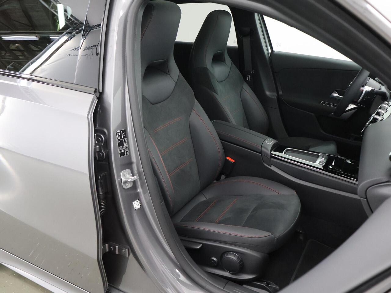 Mercedes-Benz A-KLASSE 180 Business Solution AMG | Elektrisch bedienbaar panorama-dak | Achteruitrijcamera | 19inch Multispaak velgen | Mulitbeam koplampen